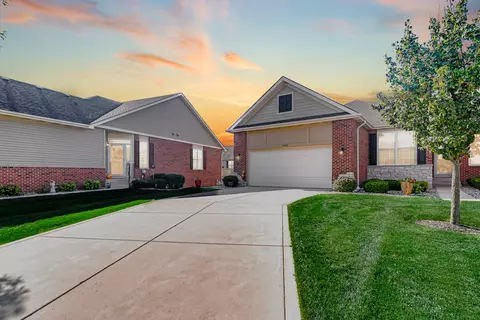8698 Forest Glen Ct, Saint John, IN 46373