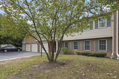 1504 Camden Ct #C2, Wheeling, IL 60090