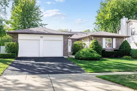 952 Arkansas Dr, Elk Grove Village, IL 60007