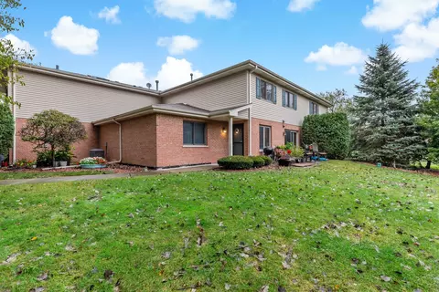 11108 W Cove Cir #5B, Palos Hills, IL 60465