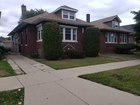 7642 S Paxton Ave, Chicago, IL 60649