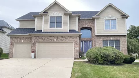 3902 Gladstone Dr, Naperville, IL 60565