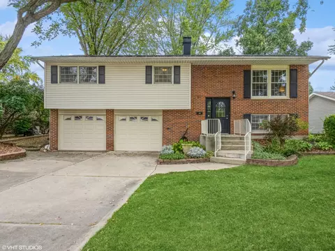 56 W Streamwood Blvd, Streamwood, IL 60107