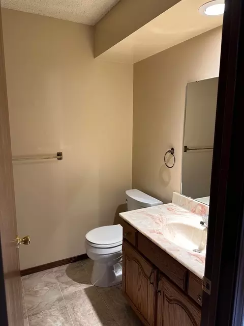 Bath - 2115 Sunview Dr, Champaign, IL 61821 photo 6 of 6