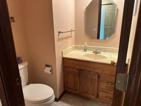 Bath - 2115 Sunview Dr, Champaign, IL 61821 photo 1 of 6