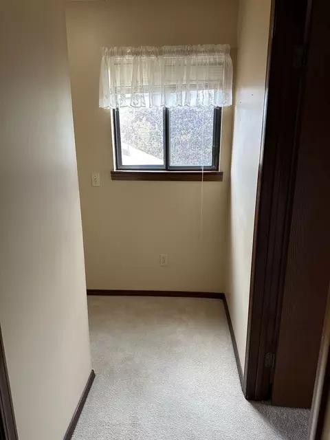 Entry Way - 2115 Sunview Dr, Champaign, IL 61821 photo 4 of 6