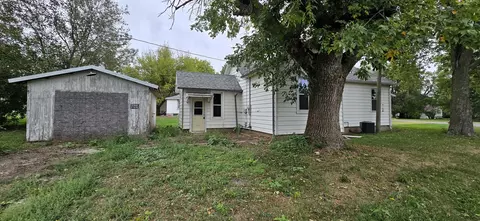 104 N Douglas St, Gilman, IL 60938