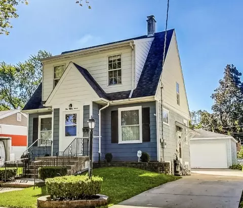 487 E Prairie Ave, Des Plaines, IL 60016 photo 2