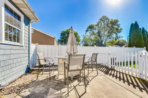 487 E Prairie Ave, Des Plaines, IL 60016 photo 23