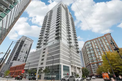 653 N Kingsbury St #2101, Chicago, IL 60610