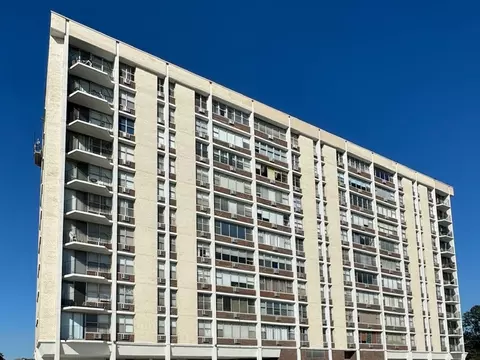33 N Main St #10F, Lombard, IL 60148