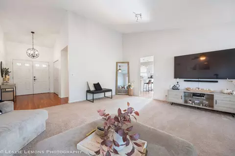 590 Flora Dr, Algonquin, IL 60102 photo 4