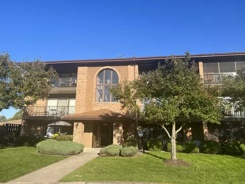 11109 Heritage Dr #2C, Palos Hills, IL 60465