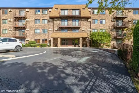 6800 W Raven St #210, Chicago, IL 60631