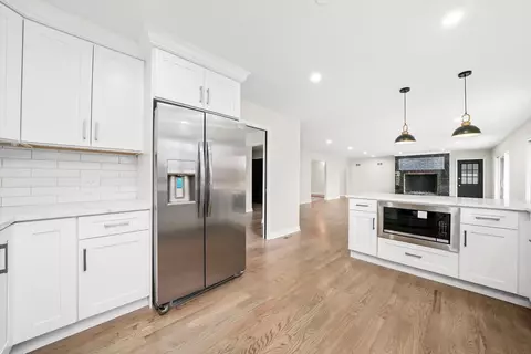 Kitchen - 20800 London Dr, Olympia Fields, IL 60461 photo 4 of 5