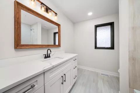 Bath - 20800 London Dr, Olympia Fields, IL 60461 photo 2 of 5