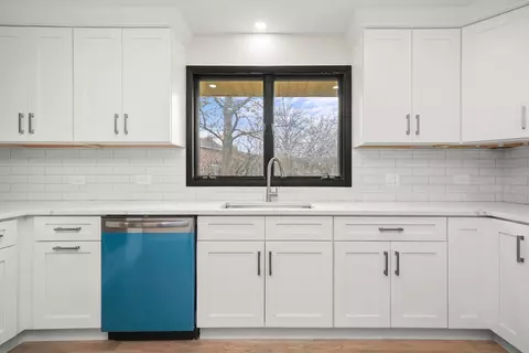 Kitchen - 20800 London Dr, Olympia Fields, IL 60461 photo 2 of 5