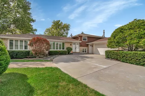 8943 Fernwood Ct, Orland Park, IL 60462