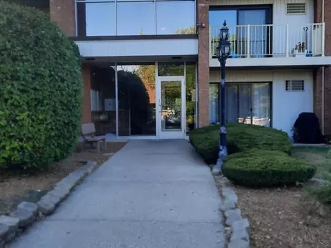 300 W Fullerton Ave #127, Addison, IL 60101