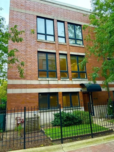 3150 N Lakewood Ave #1, Chicago, IL 60657