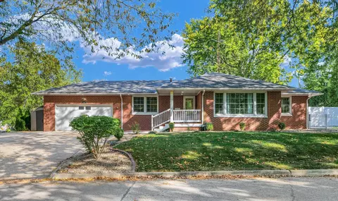 902 S Mckinley Ave, Champaign, IL 61821