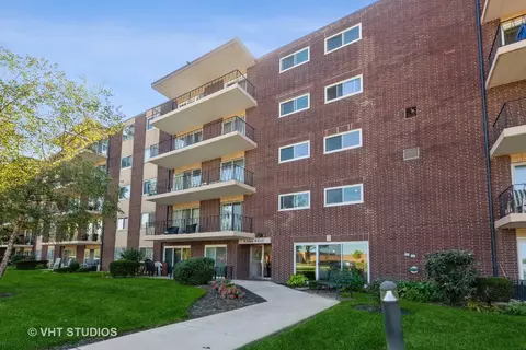 5300 Walnut Ave #4B, Downers Grove, IL 60515