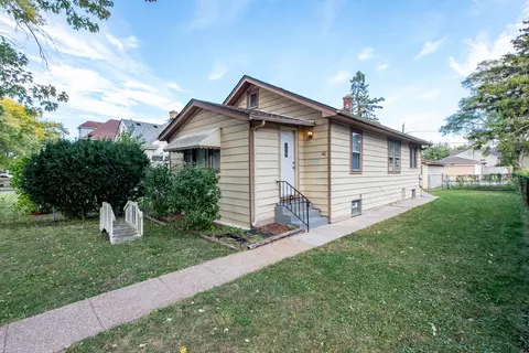 41 S Fulton Ave, Waukegan, IL 60085