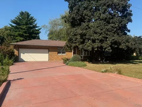 1518 Sharon Rd, Streator, IL 61364