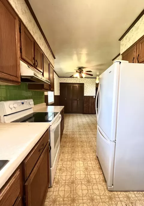 Kitchen - 27971 E 500 North Rd, Forrest, IL 61741 photo 2 of 4