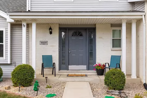 16600 Edgewood Dr, Plainfield, IL 60586 photo 2