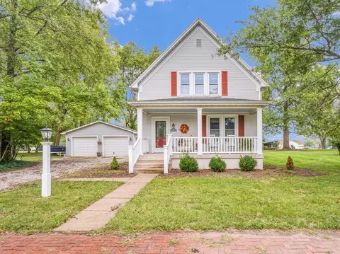 380 E Walnut St, Argenta, IL 62501