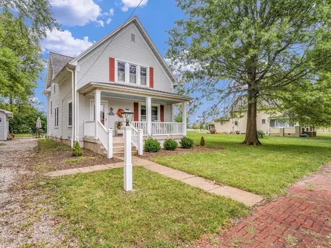 380 E Walnut St, Argenta, IL 62501 photo 3