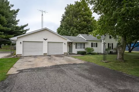 411 W Green St, Le Roy, IL 61752
