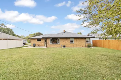 Exterior - 609 E 2nd St, Lockport, IL 60441 photo 3 of 3