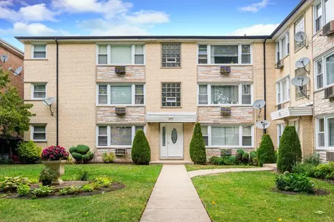 8712 W Berwyn Ave #1E, Chicago, IL 60656