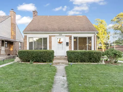 725 Bristol Ave, Westchester, IL 60154