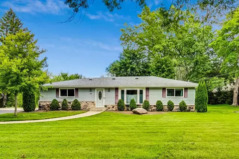 360 S St Marys Rd, Libertyville, IL 60048