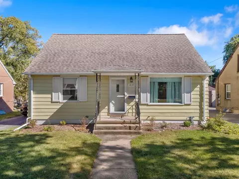 1033 Leith Ave, Waukegan, IL 60085
