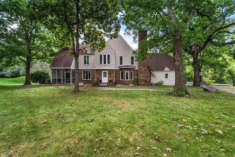 6 Oakview Ct, Monticello, IL 61856