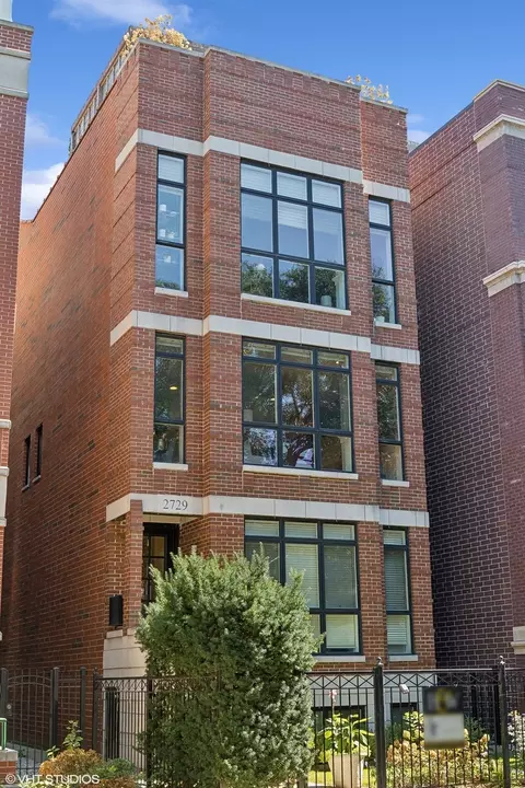 2729 N Kenmore Ave #201, Chicago, IL 60614