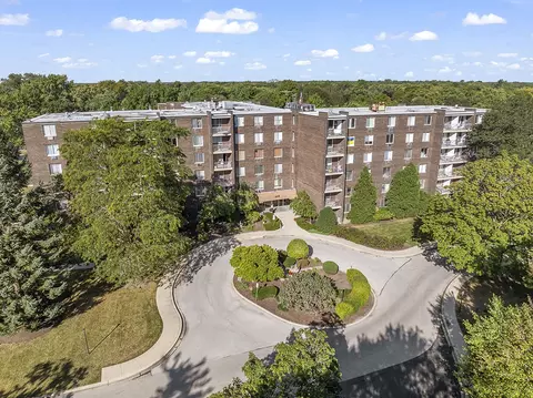 225 S Rohlwing Rd #617, Palatine, IL 60074