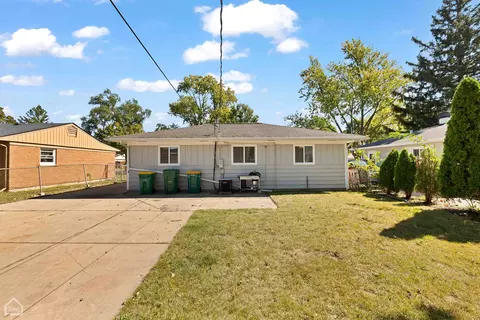 Exterior - 128 W Wayne Pl, Wheeling, IL 60090 photo 2 of 5