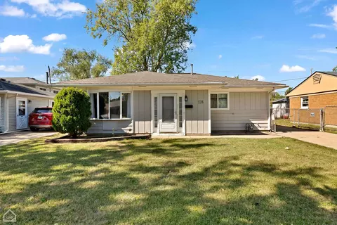 128 W Wayne Pl, Wheeling, IL 60090
