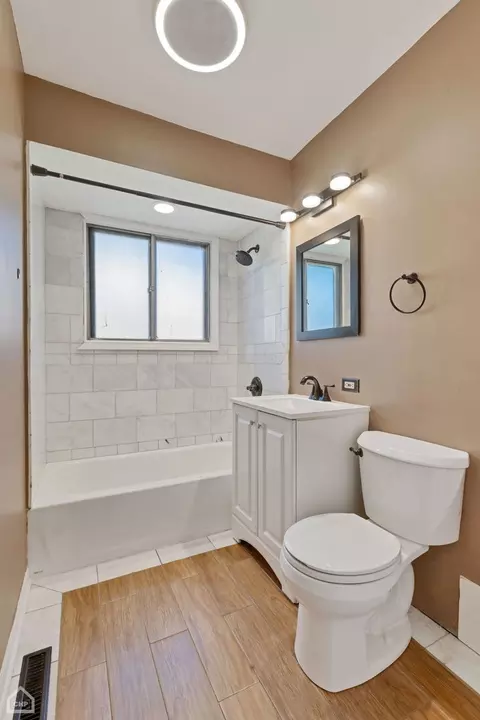Bath - 128 W Wayne Pl, Wheeling, IL 60090 photo 1 of 2
