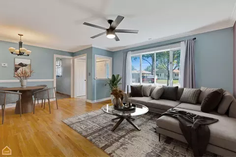 Living - 128 W Wayne Pl, Wheeling, IL 60090 photo 1 of 3