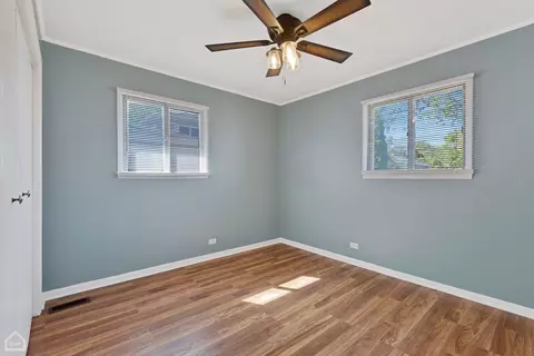 Bedroom - 128 W Wayne Pl, Wheeling, IL 60090 photo 2 of 7