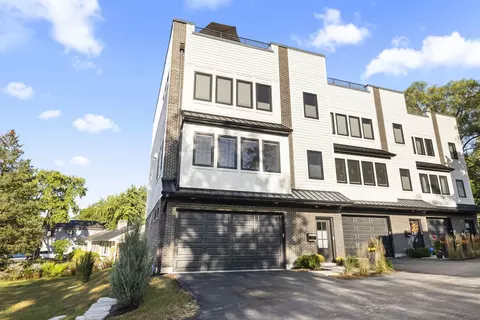 528 Rogers St, Downers Grove, IL 60515