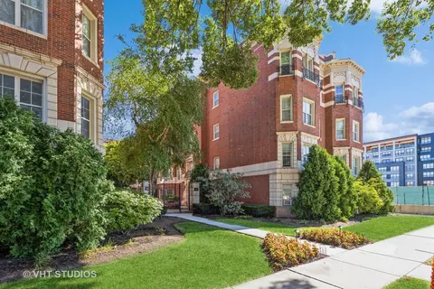 434 S Euclid Ave #2E, Oak Park, IL 60302