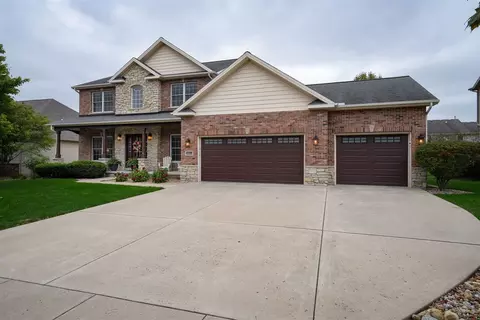 2811 Vrooman Ct, Bloomington, IL 61704