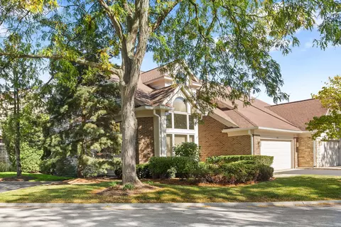 881 Fountain View Dr, Deerfield, IL 60015